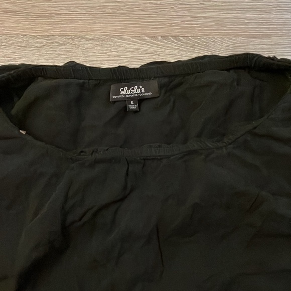 Lulu’s off the shoulder black ruffle top size small - Picture 2 of 2